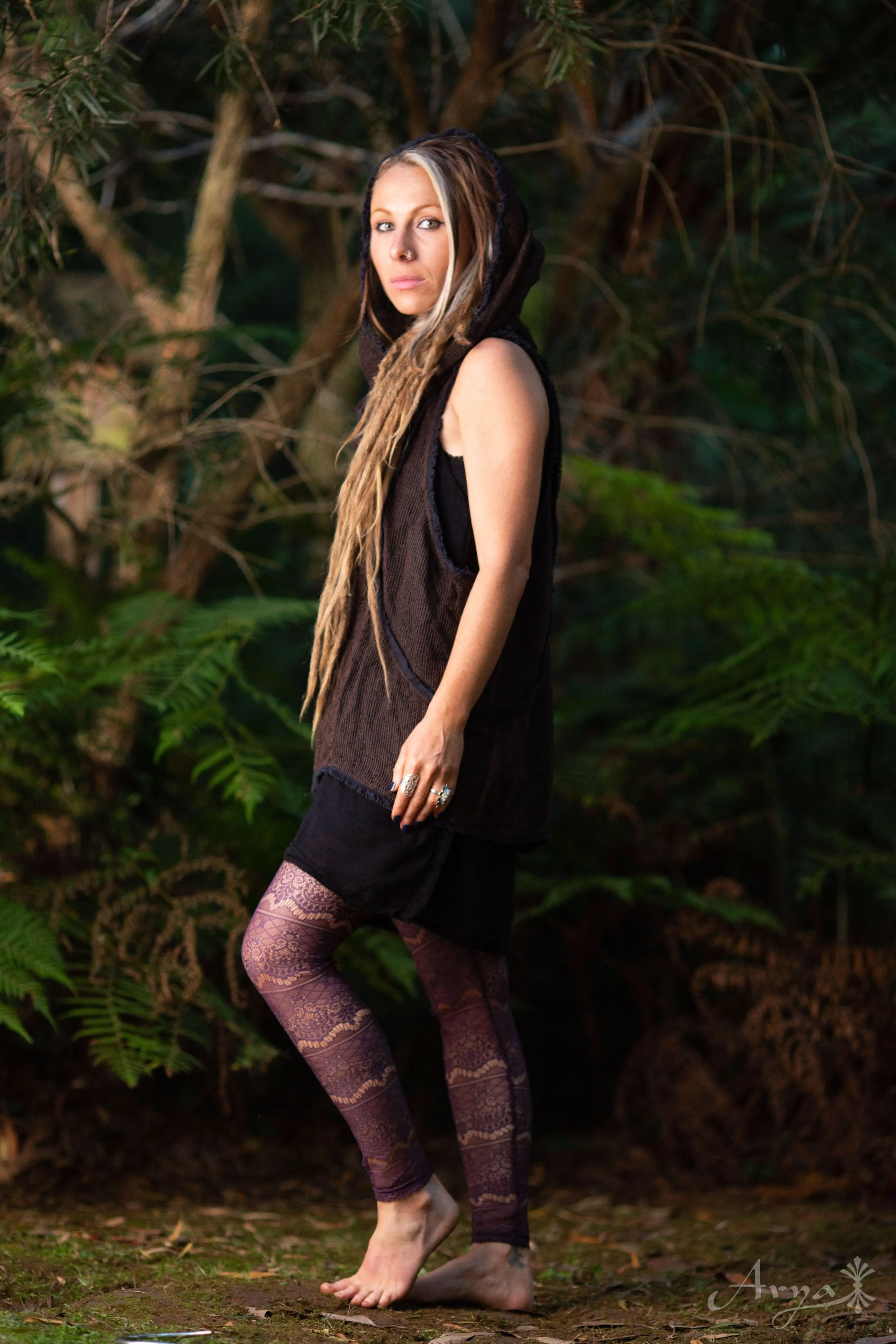 Baroque Fishnet Leggings - Maroon