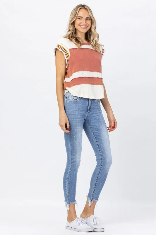 JUDY BLUE MID-RISE BLEACH SPLASH SHARK BITE SKINNY
