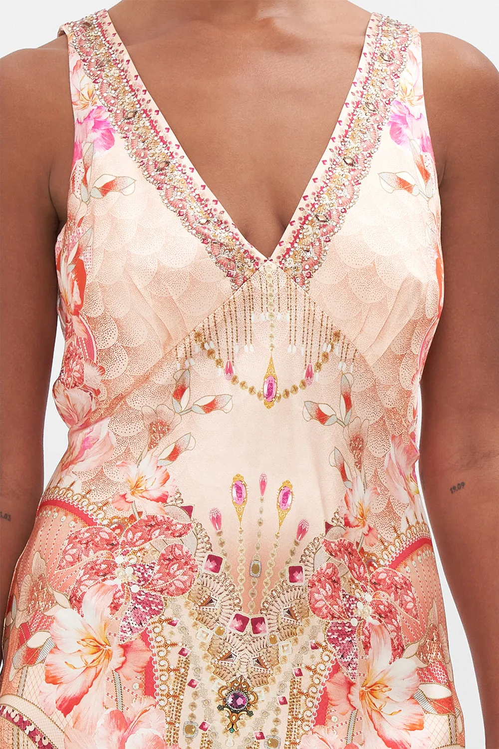 V-NECK SLIP DRESS ADORE ME